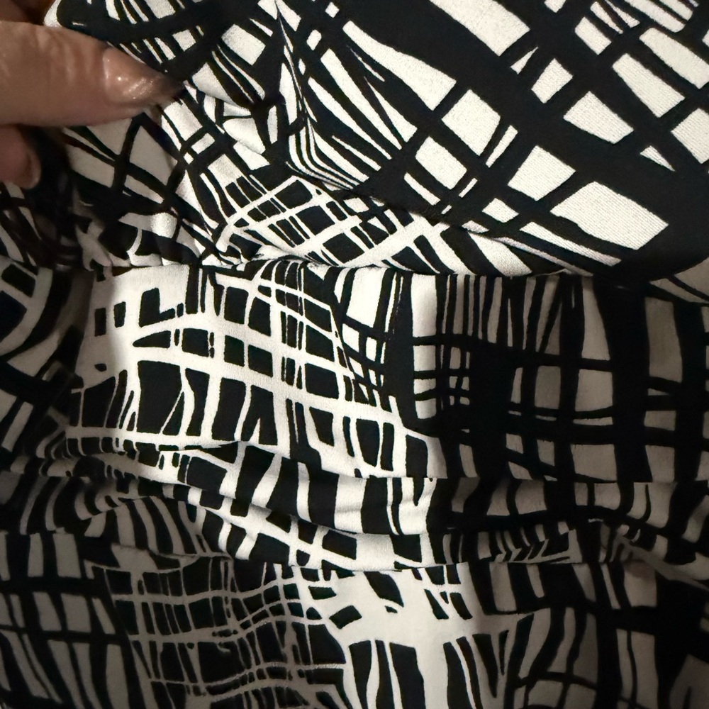 Cato Black and White Abstract Blouse - Picture 6 of 9